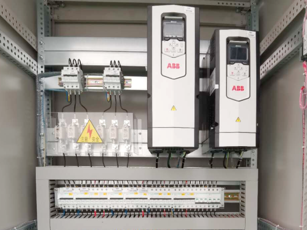 變頻柜細(xì)節(jié) 變頻柜細(xì)節(jié)